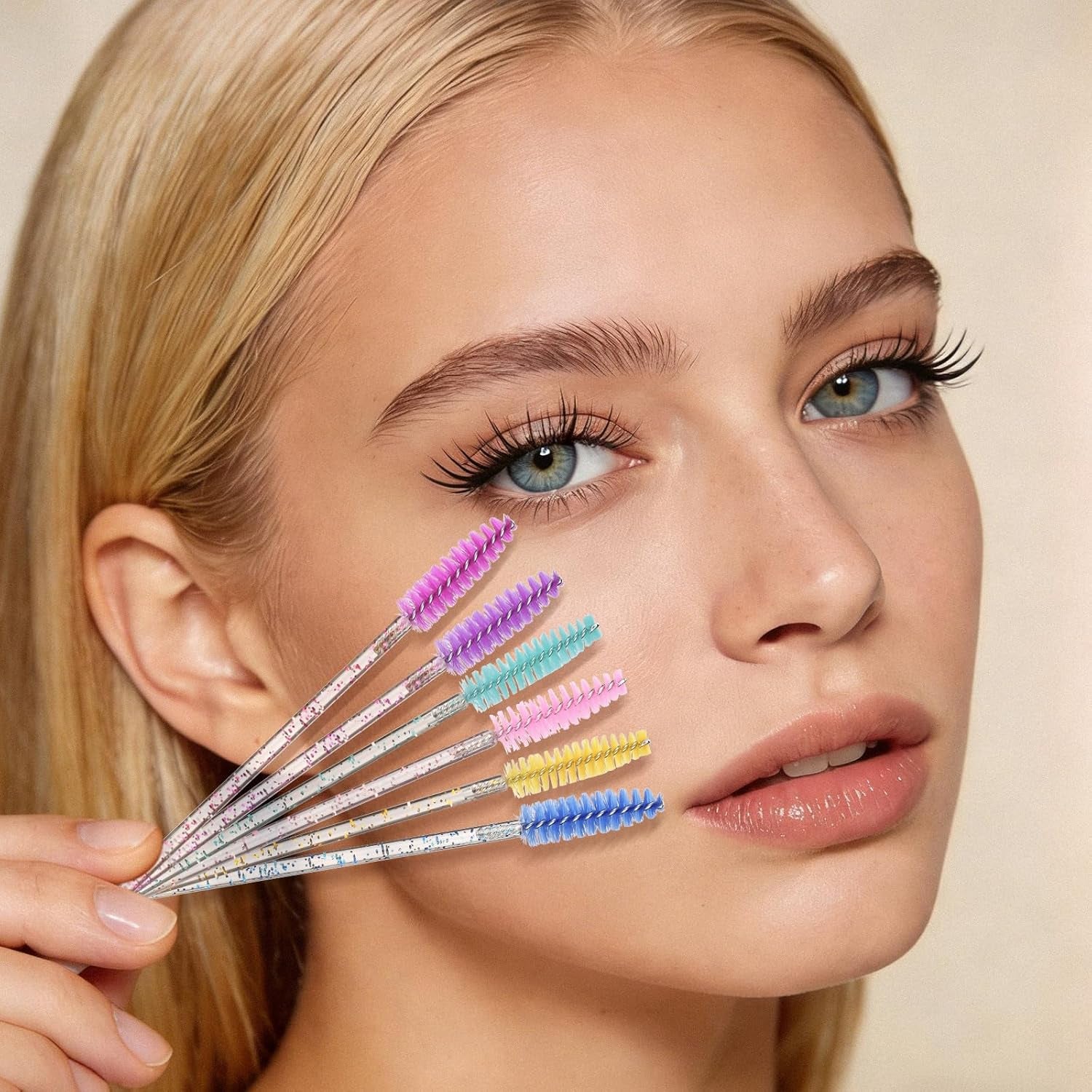 Elevate Your Makeup Game with the 100-Piece Disposable Eyelash Brushes and Mascara Applicator Kit - Perfect for Flawless Lashes and Brows!